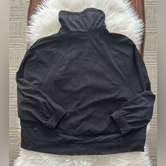 Size 6 Lululemon In Depth Jacket *Lace Black - Picture 5 of 9